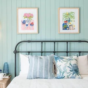 https://village-inn.queenslandhotels.net