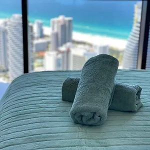 https://la-jolla-holiday-broadbeach.queenslandhotels.net