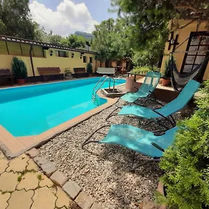https://pension-casa-mica.bucharesthotelsnow.com